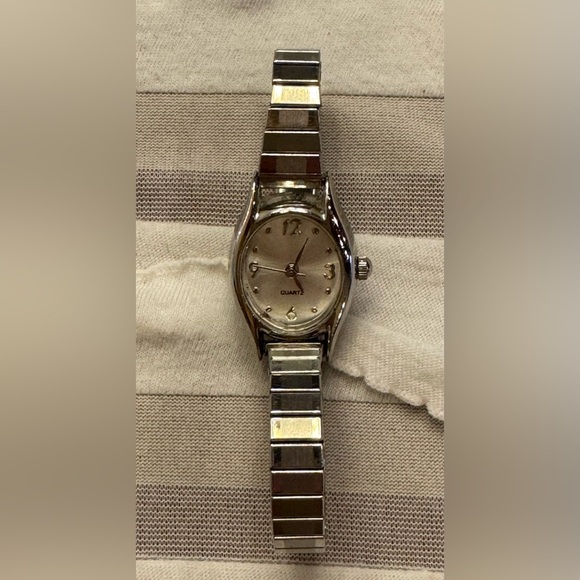 Analog Watch Silver Tone Expansion Stretch Band Oval Shaped Face Women’s Vintage - Picture 2 of 7